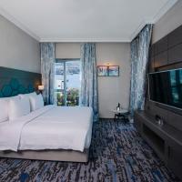 Двухместный (Улучшенный номер с кроватью размера «king-size») отеля Edge Creekside Hotel, Дубай