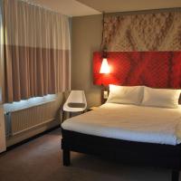 Четырехместный (Quadruple Room with 1 Queen and 2 Single Beds) отеля Ibis Stockholm Spånga, Стокгольм