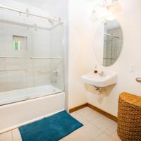 Двухместный (Номер с кроватью размера «queen-size» и общей ванной комнатой) хостела International Travelers House Adventure Hostel, Сан-Диего