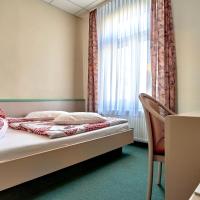 Двухместный (Small Double Room - railroad side) отеля Biohotel Amadeus, Шверин