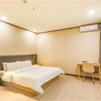 Двухместный (Mainland Chinese Citizens - Queen Room New Style) отеля Hanting Express Qingdao Chengyang Zhengyang Road, Циндао