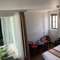 Двухместный (Улучшенный двухместный номер с 1 кроватью) отеля Khanh Linh Hotel, Дананг