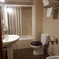 Четырехместный (Четырехместный номер) отеля Hotel Puerto, Хихон