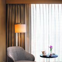 Двухместный (Executive Double Room with complimentary airport transfers and lounge access, 20% discount on Food&Soft beverages, Early check in and late check out for 4 hours, upgrade to next category (subject to avl)) отеля Jaypee Siddharth, Нью-Дели