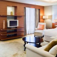 Сьюит (1 King Bed Junior Suite Living Area) отеля Crowne Plaza Beijing Wangfujing, Пекин