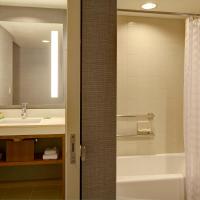 Семейный (King Room with Tub - Disability Access (No Resort Fee)) отеля Hyatt Place Orlando Airport, Орландо