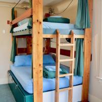 Семейный (Private Queen Bunk Room) хостела Green Tortoise Hostel Seattle, Сиэтл