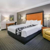 Двухместный (Номер Делюкс с кроватью размера «king-size») отеля La Quinta Inn by Wyndham Dallas Uptown, Даллас