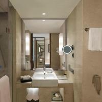 Двухместный (Superior King Room(15% Discount on F&B,Spa Services and Laundry)) отеля Holiday Inn Jaipur City Centre, Джайпур