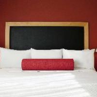 Сьюит (Люкс с кроватью размера «king-size» и безбарьерной душевой - Для гостей с ограниченными физическими возможностями / для некурящих) отеля Cambria Hotel Miami Airport - Blue Lagoon, Майами