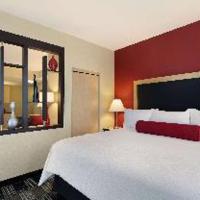 Сьюит (Люкс с кроватью размера «king-size» и ванной, подходящей для гостей с особыми потребностями — Номер для некурящих, подходит для гостей с особым) отеля Cambria Hotel Miami Airport - Blue Lagoon, Майами