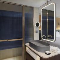 Двухместный (Улучшенный номер с кроватью размера «king-size») отеля Mondrian Seoul Itaewon, Сеул