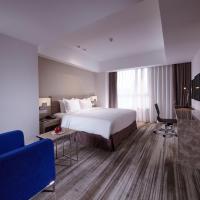 Двухместный (Улучшенный номер с кроватью размера «queen-size») отеля Holiday Inn Express Shenyang Tawan, Шэньян