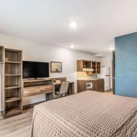 Двухместный (Queen Room  with Roll-In Shower - Disability Access/Non-Smoking) отеля WoodSpring Suites Doral Miami Airport, Майами