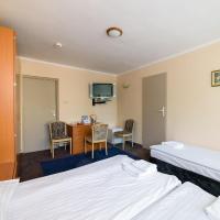 Трехместный (Классический трехместный номер) отеля Dom Wypoczynkowy Sopocki Zdrój, Сопот