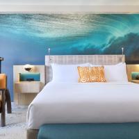 Трехместный (Accessible Waikiki View 1 King Bed) отеля Waikiki Beachcomber by Outrigger, Гонолулу