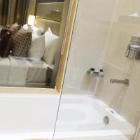 Двухместный (Club Twin Room - Non-Smoking with Happy Hours (1+1),15% Discount on F&B,INR 500 Spa Credit, Early check-in for 03 Hours and Late checkout for 03 Hours) отеля Ramada Gurgaon Central, Гургаон