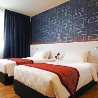 Двухместный (Улучшенный двухместный номер с 2 отдельными кроватями) отеля Cairnhill Hotel Kuala Lumpur, Куала-Лумпур