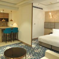 Сьюит (1 NS BEDROOM SUITE WITH KITCHENETTE & BALCONY IN ROOM THREE COURSE MEAL FOR 2 (CHEF’S SPECIAL) WITH SOFT BEVERAGES & 20% DISCOUNT ON F&B) отеля Holiday Inn Gurugram Sector 90, an IHG Hotel, Гургаон