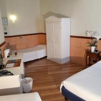 Трехместный (Стандартный трехместный номер) отеля Hotel San Felice, Болонья