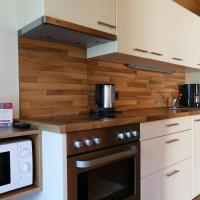 Апартаменты (Улучшенные апартаменты с 2 спальнями и балконом) апартаментов Gästehaus Hochmuth, Майрхофен