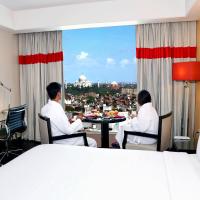 Трехместный (Superior Room Taj Mahal View (Includes Free room upgrade to Next Category, Early Check in/Late Check Out, subject to availability; 20% off on food and soft beverages)) отеля Four Points by Sheraton Agra, Агра