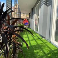 Двухместный (Номер с кроватью размера «king-size» и балконом) отеля BK STUDIOS & ROOMS, Гургаон