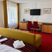 Двухместный (Standard Double Room with 2 Extra Beds) отеля Hotel & Penzión Grand Matej, Банска-Штьявница