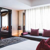 Сьюит (Opera King Suite with Club Access) отеля Sofitel Mumbai BKC, Мумбай