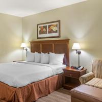 Студио (Номер-студия для некурящих с кроватью размера "king-size" и диваном-кроватью) отеля Country Inn & Suites Atlanta Downtown, Атланта