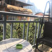 Двухместный (Двухместный номер с 2 отдельными кроватями и балконом) гостевого дома Climbers Inn Yangshuo West Street, Яншо