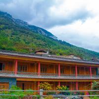 Семейный (Семейный номер с видом на горы) семейного отеля Tiger Leaping Gorge Horse and Tea Hostel, Шангри-Ла (Тибет)