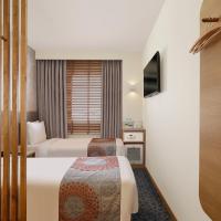 Двухместный (Superior Double or Twin Room-Non Smoking) отеля Holiday Inn Express Bengaluru Yeshwantpur, an IHG Hotel, Бангалор