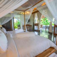 Сьюит (One-Bedroom Family Suite with Jacuzzi and  Free Benefit) виллы De Ubud Villas & Spa, Убуд