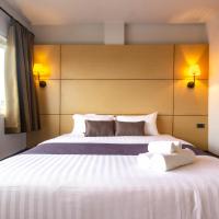 Двухместный (Улучшенный двухместный номер с 1 кроватью) отеля Montree Phuket Hotel, Пхукет