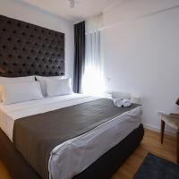 Семейный (Семейный люкс с балконом) отеля Hotel LoRa, Белград