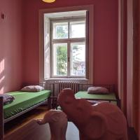 Двухместный (Двухместный номер с 2 отдельными кроватями и общей ванной комнатой) хостела Wild Elephants Hostel, Братислава