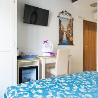 Двухместный (Standard Double or Twin Room with Canal View - Annex) отеля Al Mascaron Ridente, Венеция