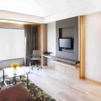 Сьюит (King Suite with Lounge Access with Cocktail Hours, 02 pcs of Laundry) отеля Holiday Inn New Delhi Mayur Vihar Noida, Нью-Дели