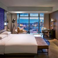 Двухместный (Luxury King Room with City View inclusive Mini Bar) отеля W Beijing Chang'an, Пекин