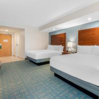 Двухместный (Номер с кроватью размера «queen-size» и видом на бассейн) курортного отеля Holiday Inn Orlando – Disney Springs™ Area, an IHG Hotel, Орландо