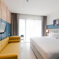 Двухместный (Двухместный номер Делюкс с 1 кроватью или 2 отдельными кроватями и видом на бассейн) отеля Sugar Marina Resort - ART - Karon Beach, Пхукет