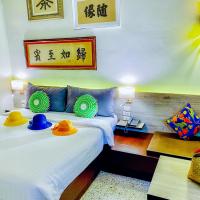 Двухместный (Улучшенный двухместный номер с 1 кроватью) отеля Sino House Phuket, Пхукет