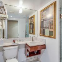 Двухместный (Номер с кроватью размера "queen-size" и видом на сад) отеля The Carvi Hotel New York, Ascend Hotel Collection, Нью-Йорк