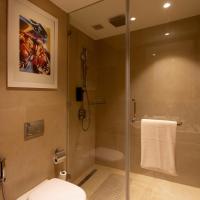 Сьюит (1 QUEEN BED JUNIOR SUITE Free Buffet Breakfast and 15% Disc on F&B) отеля Holiday Inn Express & Suites Bengaluru Old Madras Road, an IHG Hotel, Бангалор