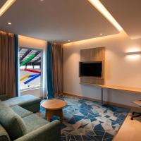 Сьюит (Queen Suite with Living Area and Kitchenette - Non-Smoking Free Buffet Breakfast and 15% Disc on F&B) отеля Holiday Inn Express & Suites Bengaluru Old Madras Road, an IHG Hotel, Бангалор