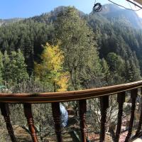 Двухместный (Номер с кроватью размера «king-size» и балконом) отеля The Flipsyde Cafe, Касоль