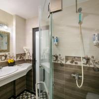 Двухместный (Улучшенный двухместный номер с 1 кроватью или 2 отдельными кроватями) отеля Nhan Hoa Hotel, Ханой