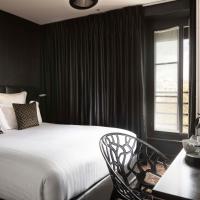 Двухместный (Двухместный номер Делюкс с 1 кроватью, вид на Эйфелеву башню) отеля First Hotel Paris Tour Eiffel, Париж