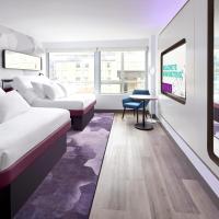Семейный (Номер первого класса с 2 кроватями размера «queen-size» и окном) отеля YOTEL Washington DC, Вашингтон